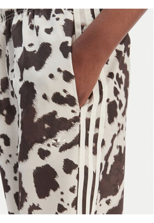 Adidas - adidas Spodnie dresowe Satin KA2668 Brązowy Wide Leg. Kolor: brązowy. Materiał: syntetyk