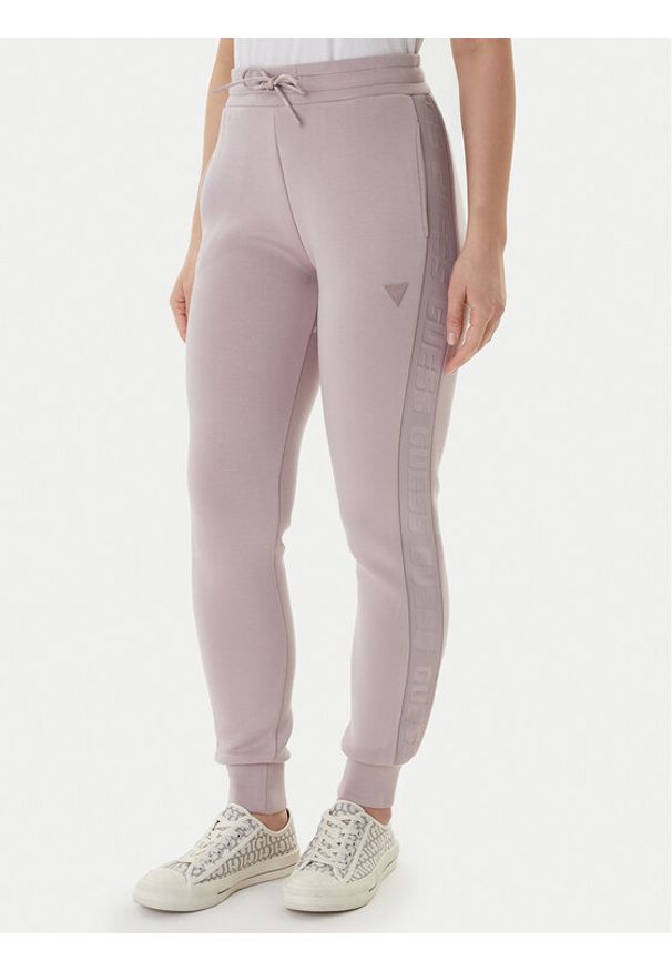 Guess Spodnie dresowe Allie Scuba V2YB18 K7UW2 Fioletowy Regular Fit. Kolor: fioletowy. Materiał: syntetyk
