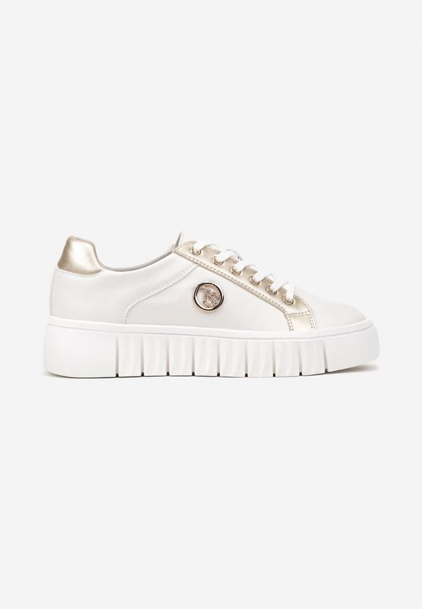 Born2be - Biało-Złote Sneakersy Vices na Grubej Tłoczonej Podeszwie ze Sznurowaniem i Metaliczną Ozdobą Ulfedi. Okazja: na co dzień. Kolor: biały. Materiał: jeans, satyna. Wzór: aplikacja