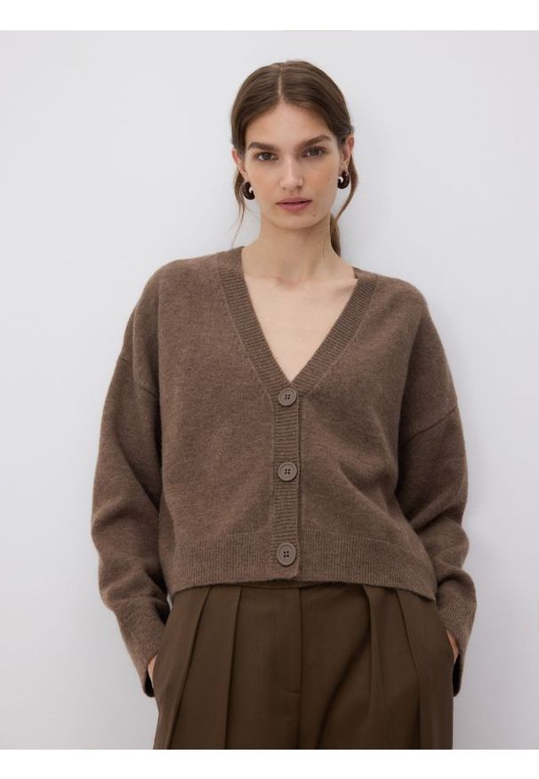 Reserved - Rozpinany kardigan - brązowy. Kolor: brązowy. Materiał: dzianina, wełna