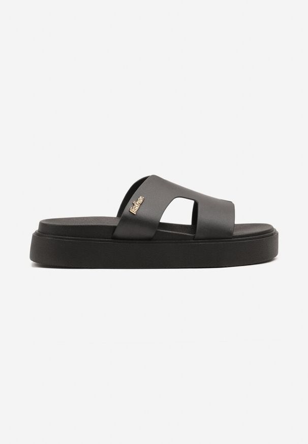 Renee - Czarne Klapki Ozdobione Geometrycznymi Wycięciami Avisena. Okazja: na co dzień, na spacer. Kolor: czarny. Materiał: jeans. Wzór: aplikacja, geometria. Styl: casual