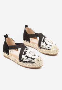 Born2be - Czarne Espadryle Boho z Haftem Elastycznymi Paskami i Plecionką Iloriva. Okazja: na co dzień. Zapięcie: pasek. Kolor: czarny. Materiał: koronka. Wzór: haft. Styl: boho