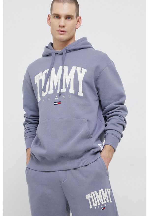 Tommy Jeans Bluza męska kolor fioletowy z kapturem z aplikacją. Typ kołnierza: kaptur. Kolor: fioletowy. Materiał: bawełna, dzianina. Wzór: aplikacja