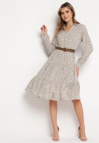 Born2be - Jasnoniebieska Sukienka Ampissa. Typ kołnierza: kołnierz z falbankami. Kolor: niebieski. Wzór: aplikacja, kwiaty, nadruk. Styl: klasyczny. Długość: midi #6