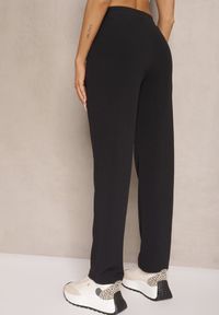 Renee - Czarne Spodnie High Waist z Prostą Nogawką i Gumką w Pasie Fadesa. Okazja: na co dzień. Stan: podwyższony. Kolor: czarny. Styl: casual #5
