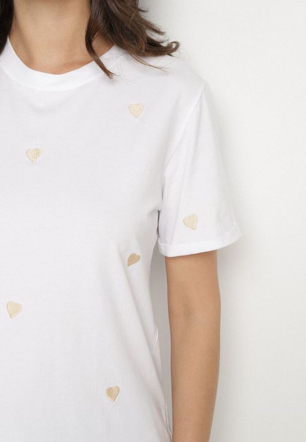 Born2be - Biało-Beżowy T-shirt z Bawełny w Serca Kolavelle. Okazja: na co dzień, na spacer. Kolor: biały. Materiał: bawełna. Styl: klasyczny, casual