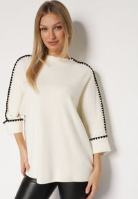 Born2be - Jasnobeżowy Sweter z Kontrastową Lamówką Tuselle. Okazja: na spotkanie biznesowe, do pracy. Kolor: beżowy. Materiał: jeans. Styl: biznesowy #7