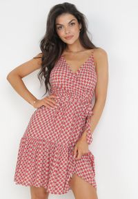 Born2be - Czerwono-Różowa Sukienka z Gumką w Talii i Falbanką na Dole z Wiskozy Heidsan. Kolor: czerwony. Materiał: wiskoza #3