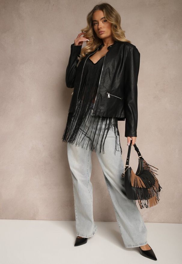 Renee - Czarna Kurtka w Stylu Ramoneski z Ozdobnym Paskiem Sovvezia. Okazja: na spacer, na co dzień. Kolor: czarny. Materiał: jeans. Długość: krótkie. Styl: casual, wizytowy