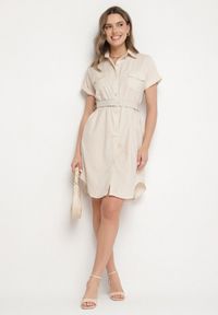 Born2be - Beżowa Sukienka Koszulowa z Bawełną z Ozdobnym Paskiem i Kieszeniami Efrissa. Okazja: na spotkanie biznesowe. Kolor: beżowy. Materiał: bawełna. Długość rękawa: długi rękaw. Typ sukienki: koszulowe. Styl: biznesowy, elegancki, klasyczny #7