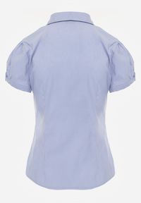 Renee - Jasnoniebieska Gładka Koszula z Krótkimi Rękawami i Kołnierzem Hollitta. Okazja: na co dzień. Kolor: niebieski. Długość rękawa: krótki rękaw. Długość: krótkie. Wzór: gładki. Styl: casual, klasyczny #5