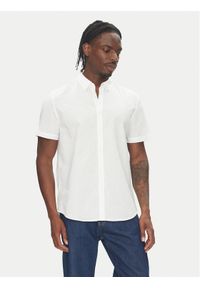 Mustang Koszula Berkeley 1016464 Biały Regular Fit. Kolor: biały. Materiał: bawełna