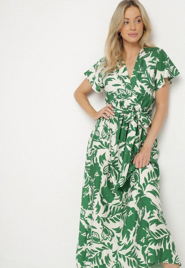 Born2be - Zielona Sukienka z Wiskozy o Kopertowym Kroju z Wiązanym Paskiem Perriana. Okazja: na co dzień. Typ kołnierza: dekolt w kształcie V. Kolor: zielony. Materiał: wiskoza. Długość rękawa: krótki rękaw. Sezon: wiosna, lato. Typ sukienki: kopertowe. Styl: casual, elegancki