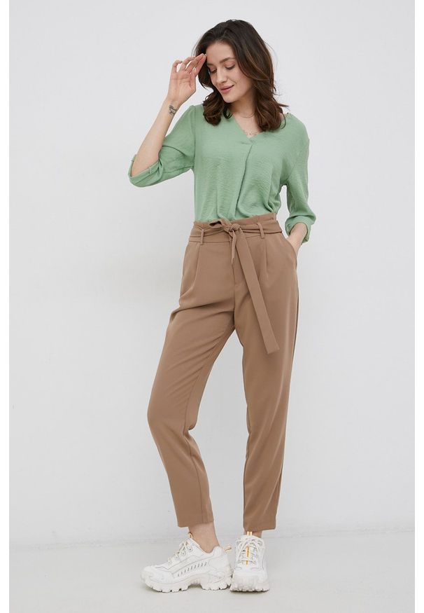 only - Only Spodnie damskie kolor fioletowy proste high waist. Okazja: na co dzień. Stan: podwyższony. Kolor: fioletowy. Styl: casual