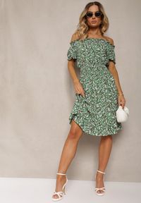 Renee - Zielona Bawełniana Sukienka Midi Hiszpanka z Gumką w Pasie Dnise. Typ kołnierza: dekolt hiszpanka. Kolor: zielony. Materiał: bawełna. Długość: midi