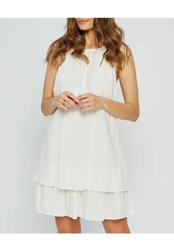 MARLU - Biała sukienka mini Addis. Okazja: na randkę. Kolor: biały. Materiał: tkanina. Sezon: lato. Styl: wakacyjny, wizytowy, elegancki. Długość: mini