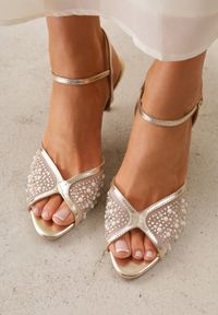 Born2be - Złote Siateczkowe Sandały na Szpilce z Perłowymi Aplikacjami i Cyrkoniami Katipis. Okazja: na wesele, na ślub cywilny, na imprezę. Zapięcie: pasek. Kolor: złoty. Wzór: aplikacja. Obcas: na szpilce. Styl: elegancki, klasyczny #7