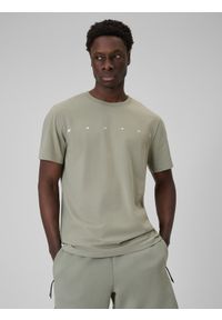 4f - 4F T-shirt regular z nadrukiem męski - zielony L. Okazja: na co dzień. Kolor: oliwkowy, brązowy, wielokolorowy. Materiał: dzianina, bawełna, materiał. Wzór: nadruk. Styl: casual, klasyczny #1