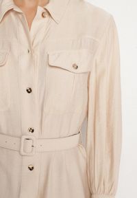 Born2be - Beżowa Wiskozowa Sukienka o Koszulowym Kroju z Paskiem z Klamrą i Kieszeniami Lisavianna. Okazja: na co dzień, do pracy, na spotkanie biznesowe. Kolor: beżowy. Materiał: wiskoza. Długość rękawa: długi rękaw. Typ sukienki: koszulowe. Styl: biznesowy, klasyczny, casual, elegancki #6