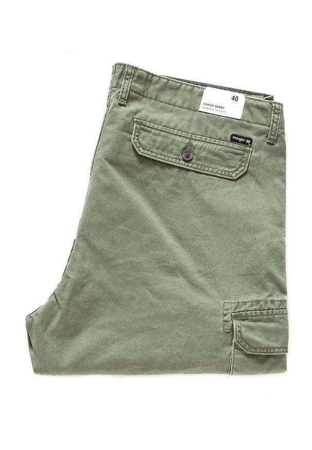 Wrangler - SPODENKI MĘSKIE WRANGLER CARGO SHORT MOSS GREEN W15DKC330 112126787. Materiał: materiał