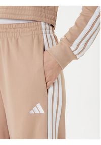 Adidas - adidas Dres Teamsport JX0529 Beżowy Regular Fit. Kolor: beżowy. Materiał: dresówka #4