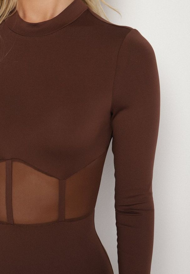 Born2be - Brązowa Dopasowana Sukienka Vices Ozdobiona Gorsetową Przezroczystą Górą Axerne. Typ kołnierza: dekolt gorset. Kolor: brązowy. Wzór: aplikacja. Typ sukienki: gorsetowe. Styl: klasyczny, elegancki