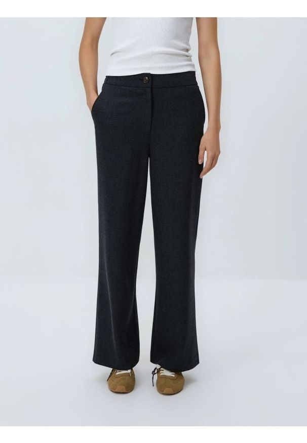 Reserved - Spodnie z szeroką nogawką - czarny. Kolor: czarny. Materiał: tkanina, wiskoza