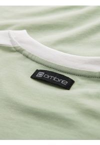 Ombre Clothing - T-shirt męski z kontrastowymi lampasami – pistacjowy V9 - Rozmiar: M. Kolor: zielony. Materiał: materiał, poliester, bawełna. Długość rękawa: krótki rękaw. Długość: krótkie. Wzór: aplikacja. Styl: klasyczny #5