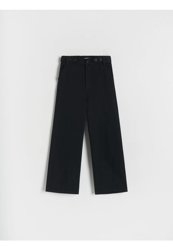 Reserved - Bawełniane spodnie z guzikami - czarny. Kolor: czarny. Materiał: bawełna
