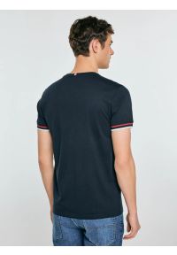 Big-Star - Koszulka męska z kontrastowym wykoŅczeniem granatowa Bortor 403. Kolor: niebieski. Materiał: bawełna. Wzór: nadruk #6
