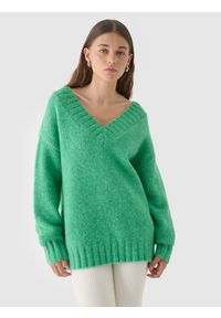 outhorn - Sweter z wełną i alpaką damski Outhorn - zielony. Typ kołnierza: dekolt w serek. Kolekcja: plus size. Kolor: zielony. Materiał: wełna. Sezon: zima