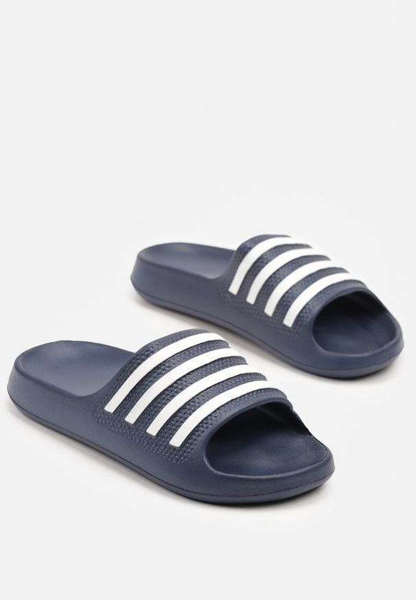 Born2be - Granatowe Klapki Piankowe w Paski Olidisa. Okazja: na co dzień. Kolor: niebieski. Wzór: paski. Styl: wakacyjny, casual