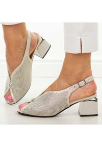 Zlote skórzane sandały damskie Cambell 35301. Okazja: na co dzień, na spacer. Kolor: złoty. Materiał: skóra. Wzór: ażurowy. Sezon: wiosna, lato. Obcas: na obcasie. Styl: wizytowy, casual, klasyczny, elegancki #1