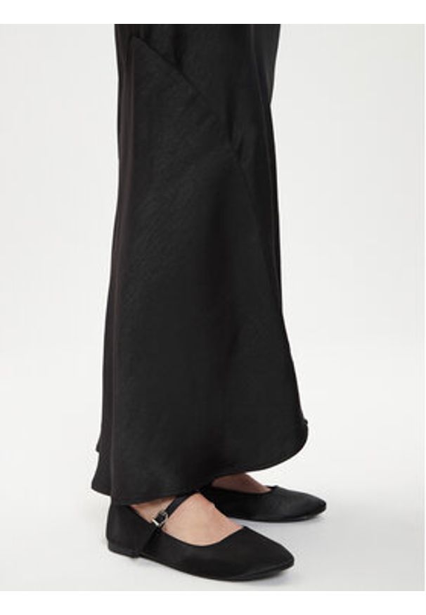 Gina Tricot Spódnica maxi 22969 Czarny Regular Fit. Kolor: czarny. Materiał: syntetyk