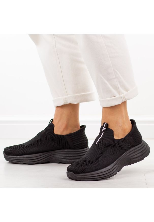 Czarne sportowe buty damskie Filippo Dtn7866/26. Okazja: na spacer, na co dzień. Kolor: czarny. Materiał: tkanina. Szerokość cholewki: normalna. Sezon: lato, wiosna. Sport: turystyka piesza