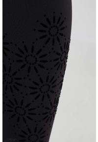 Desigual legginsy damskie kolor czarny z aplikacją. Kolor: czarny. Materiał: dzianina. Wzór: aplikacja