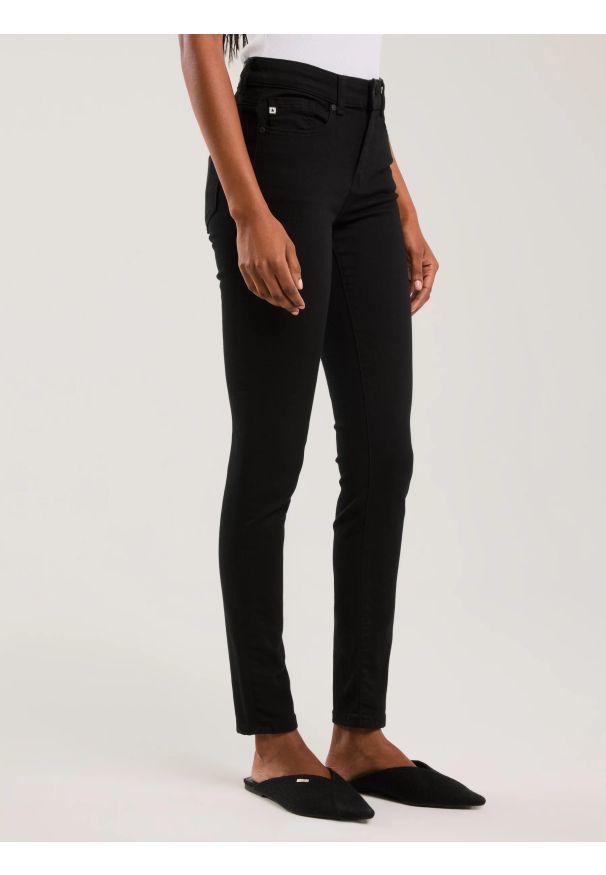 Big-Star - Jeansy damskie skinny czarne Adela 915. Okazja: do domu. Kolor: czarny. Długość: długie
