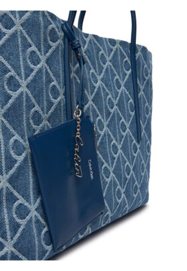 Calvin Klein Torebka Emblem Aop Denim Tote W/ Pouch LV04F3428G Niebieski. Kolor: niebieski
