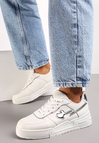 Renee - Białe Sznurowane Sneakersy na Grubej Podeszwie z Brokatowym Zdobieniem Anaieli. Kolor: biały. Szerokość cholewki: normalna. Wzór: aplikacja #3