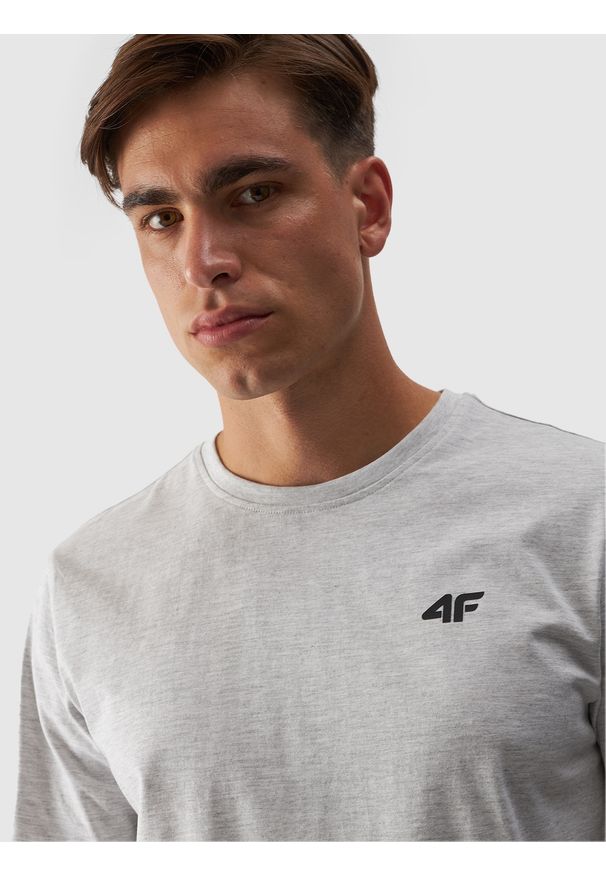 4f - 4F T-shirt regular gładki męski - szary S. Okazja: na co dzień. Kolor: szary. Materiał: jersey, dzianina, bawełna. Długość rękawa: krótki rękaw. Długość: krótkie. Wzór: gładki. Styl: casual, sportowy, klasyczny