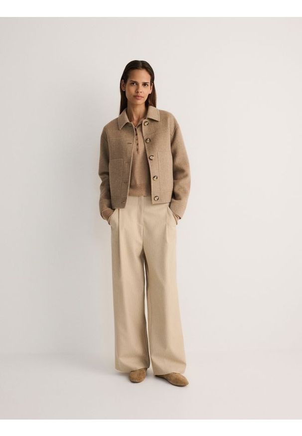 Reserved - Spodnie w paski - wielobarwny. Materiał: tkanina, wiskoza. Wzór: paski