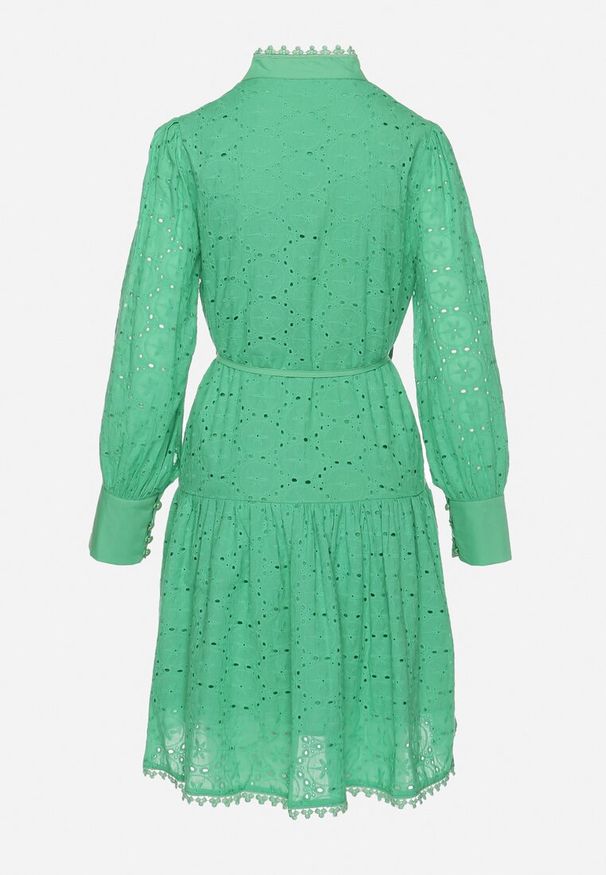 Born2be - Zielona Sukienka z Haftowanej Tkaniny ze Stójką i Perłowymi Guzikami Salino. Typ kołnierza: kołnierzyk stójkowy. Kolor: zielony. Materiał: tkanina. Wzór: haft. Styl: vintage. Długość: midi