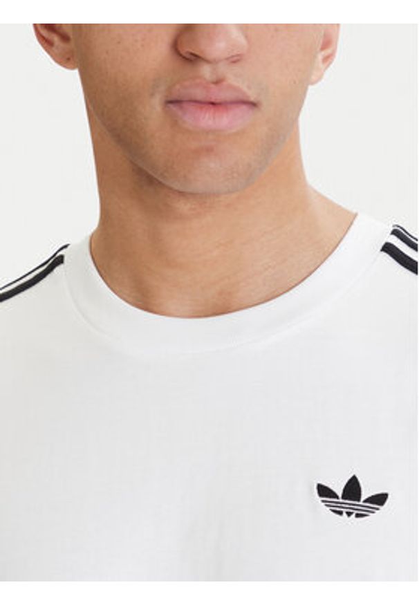 Adidas - adidas T-Shirt adicolor 3-Stripes KD4096 Biały Oversize. Kolor: biały. Materiał: bawełna