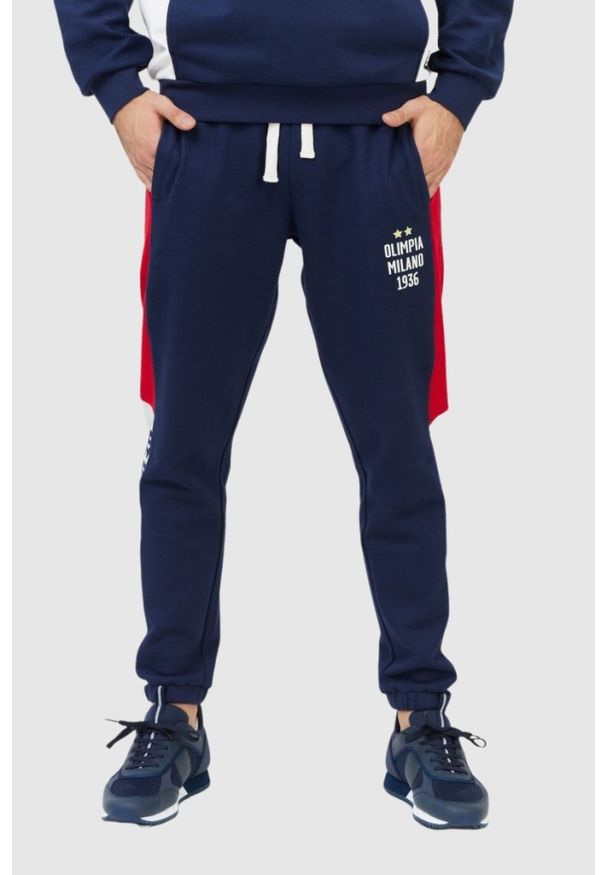 EA7 Emporio Armani - EA7 Granatowe spodnie męskie Olimpia milano, Rozmiar M. Kolor: niebieski. Materiał: bawełna, dresówka. Wzór: nadruk, aplikacja