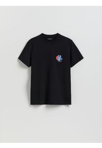 Reserved - T-shirt regular z haftem - czarny. Kolor: czarny. Materiał: dzianina, bawełna. Wzór: haft #1