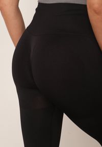 Born2be - Czarne Legginsy z Wysokim Stanem z Modelującymi Wstawkami Onorata. Okazja: na co dzień. Stan: podwyższony. Kolor: czarny. Materiał: prążkowany. Długość: krótkie. Styl: casual #7