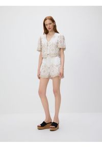 Reserved - Wiązana bluzka z haftowanym wzorem - biały. Kolor: biały. Materiał: tkanina, bawełna. Wzór: haft #1