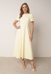 Born2be - Żółta Elegancka Sukienka VICES o Rozkloszowanym Kroju z Krótkim Rękawem Aezith. Okazja: na komunię, na wesele, na ślub cywilny. Kolor: żółty. Długość rękawa: krótki rękaw. Typ sukienki: proste, rozkloszowane. Styl: elegancki #1