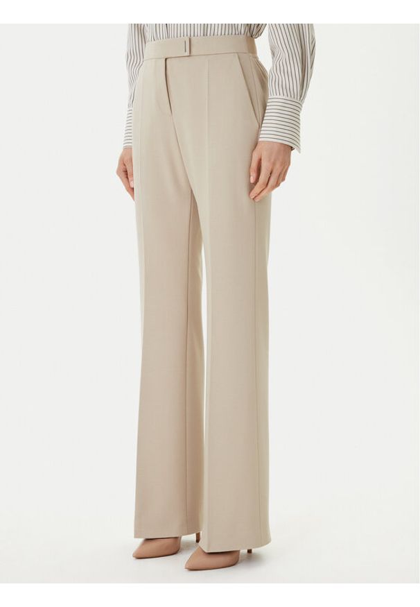 BOSS Spodnie materiałowe Talia4 50551907 Beżowy Relaxed Fit. Kolor: beżowy. Materiał: syntetyk