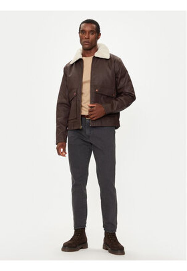 Wrangler Jeansy River 112356783 Szary Tapered Fit. Kolor: szary